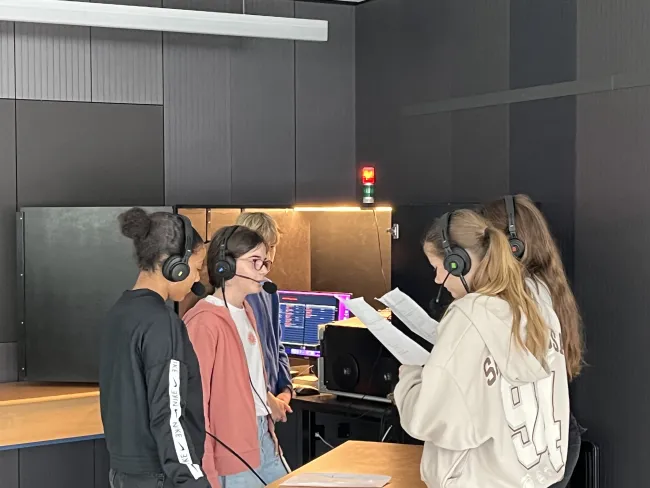 Les citoyens en herbe de la 9co2 à l'assaut de la radio 