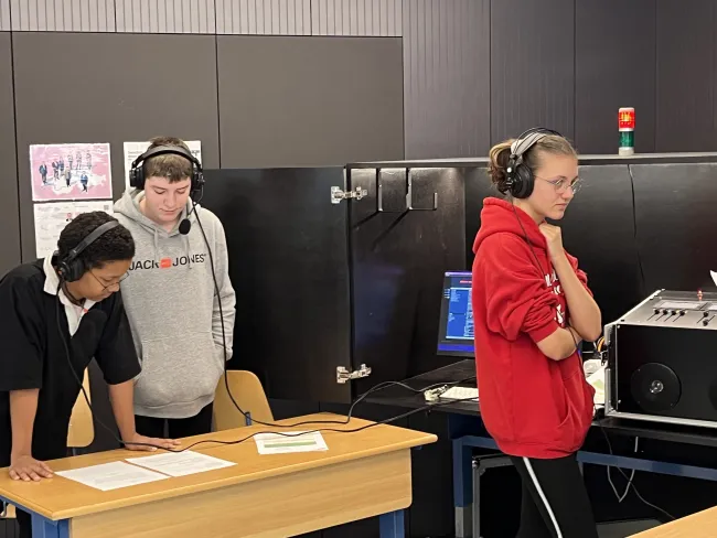 La 10f2 se lance à la radio, ça va faire du bruit!! 